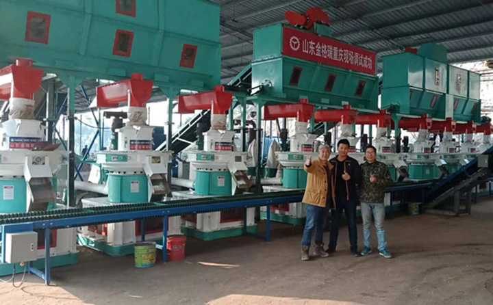 重慶12-15噸木屑顆粒機生產(chǎn)線調(diào)試成功.jpg