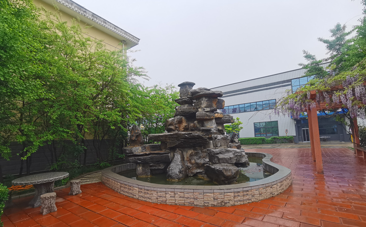 處理農林廢棄物，變樹枝為燃料顆粒，節(jié)能環(huán)保，一起保衛(wèi)我們的藍天白云.jpg