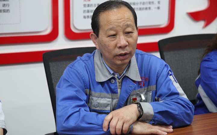 景奉全書記表示，錦旗代表著社區(qū)和群眾對我們參與疫情防控工作的認可，也代表著一份責任和激勵。今后，我們會與街道、社區(qū)攜手，抓實抓細常態(tài)化疫情防控工作及社區(qū)志愿服務(wù)活動，爭做社區(qū)“好幫手”、群眾“貼心人”，用實際行動筑牢疫情防控防線，切實守護人民群眾健康安全.JPG