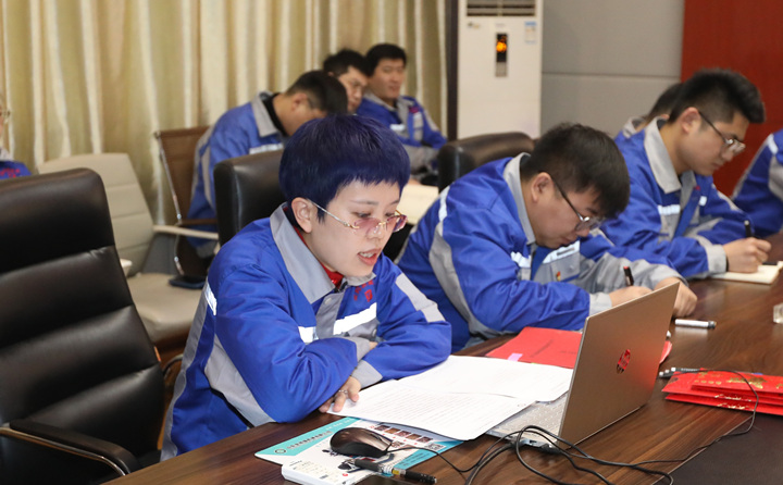李主任對2023年度營銷激勵措施進(jìn)行宣貫，并動員全體員工要以飽滿的熱情投入到營銷工作中去，全力以赴，奮勇爭先。.jpg